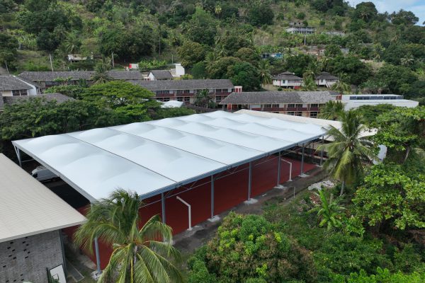 Couverture sportive en toile du lycée Citée du Nord de Mayotte