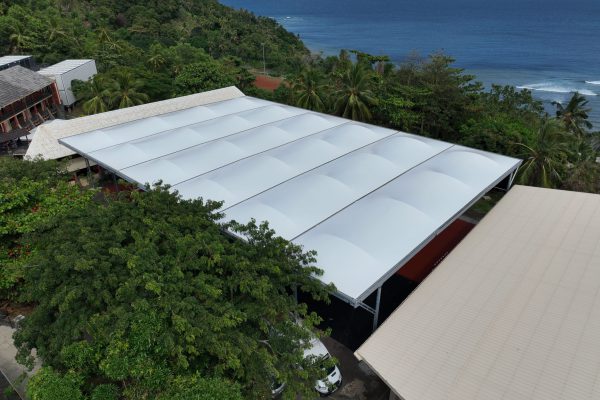 Couverture sportive en toile du lycée Citée du Nord de Mayotte