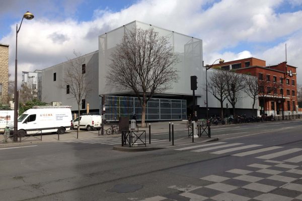 Façade en toile de l'école 42 à Paris