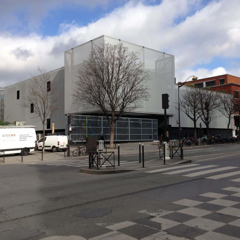 Façade en toile de l'école 42 à Paris