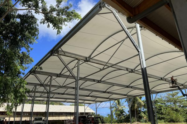 Couverture sportive en toile du lycée Citée du Nord de Mayotte